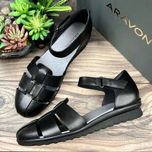 NIB Aravon Josie Two Piece Mary Jane Fishman Sandal Closed Toe Black